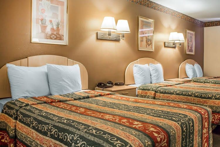 Econolodge Winslow4