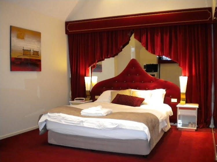 Tamborine Luxury Chalets1