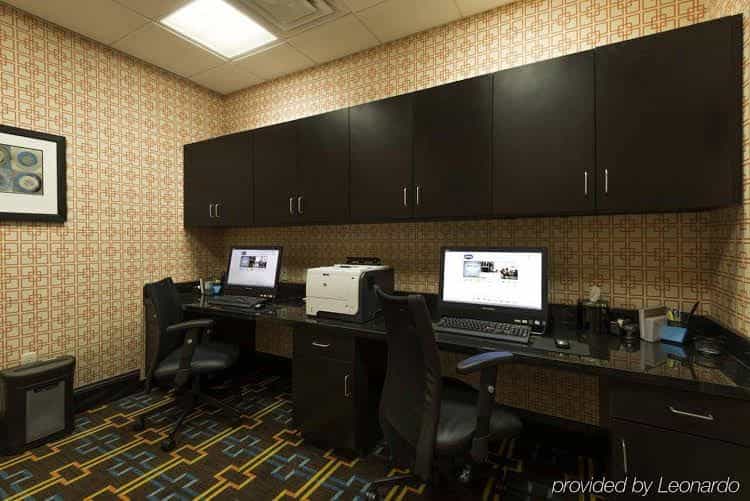 Baymont Inn & Suites - Clarksville