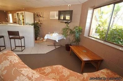 Castle Lodge Motel0