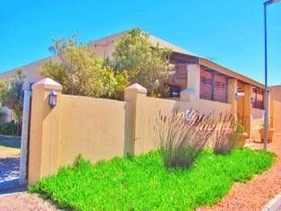 Gansbaai Town Lodge0