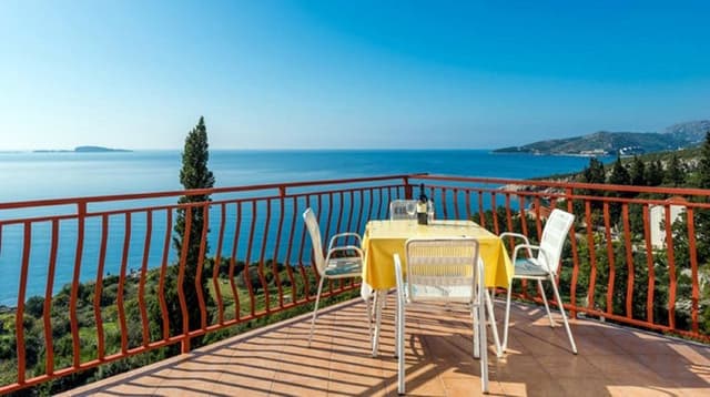 APARTMENT SEA VIEW