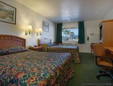 Orange Show Inn2