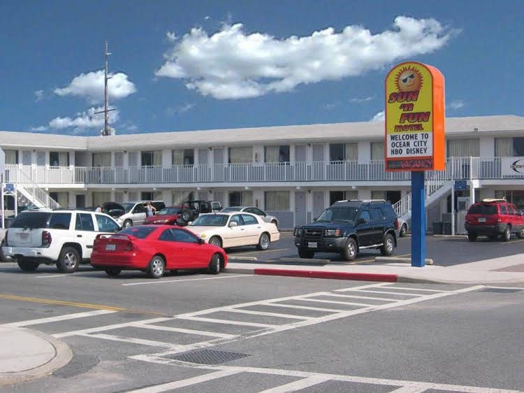 Sun 'n Fun Motel1