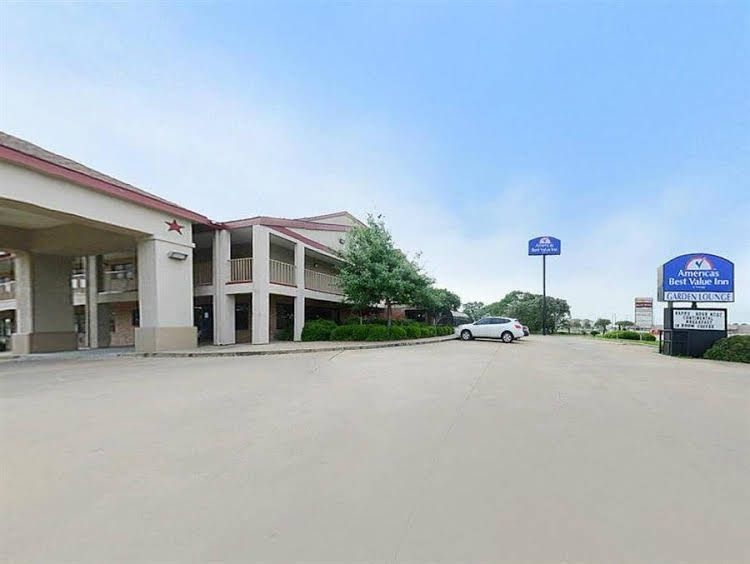 America's Best Value Inn Sealy4