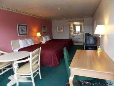 Knights Inn and Suites Del Rio0