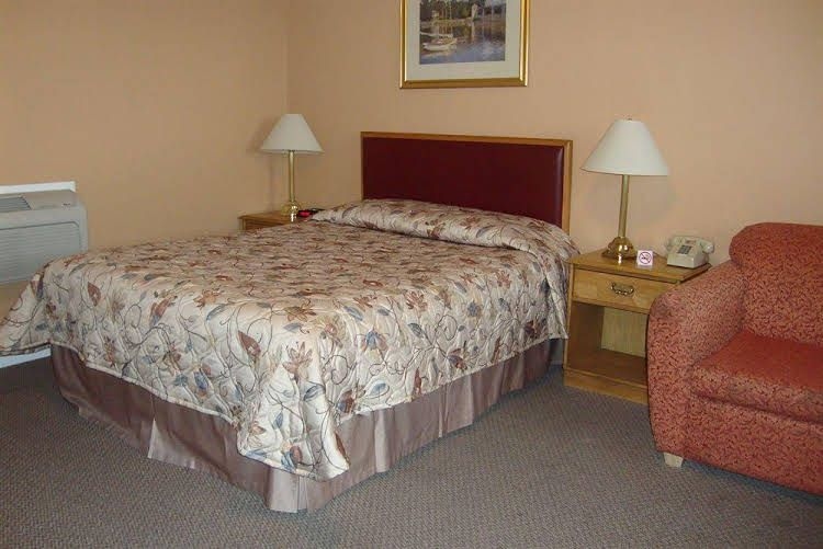 Royal Napanee Inn1