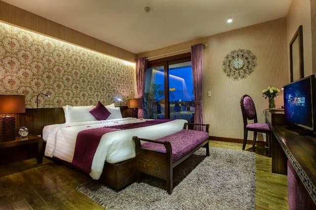 SUITE WITH BALCONY