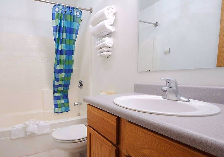 Frontier Suites Airport Hotel0