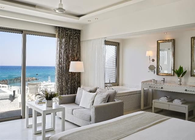 SUITE SEA FRONT