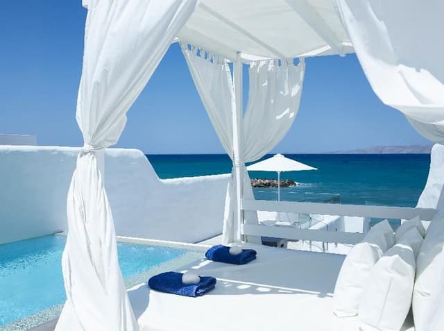 SUITE WITH PRIVATE POOL