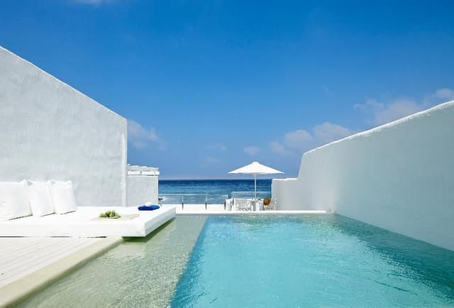 SUITE WITH PRIVATE POOL