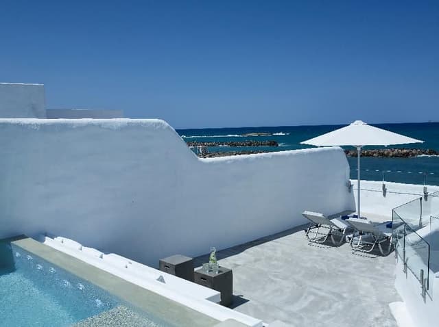 SUITE WITH PRIVATE POOL