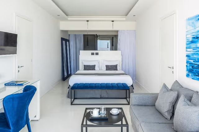 SUITE WITH PRIVATE POOL