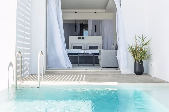 SUITE WITH PRIVATE POOL