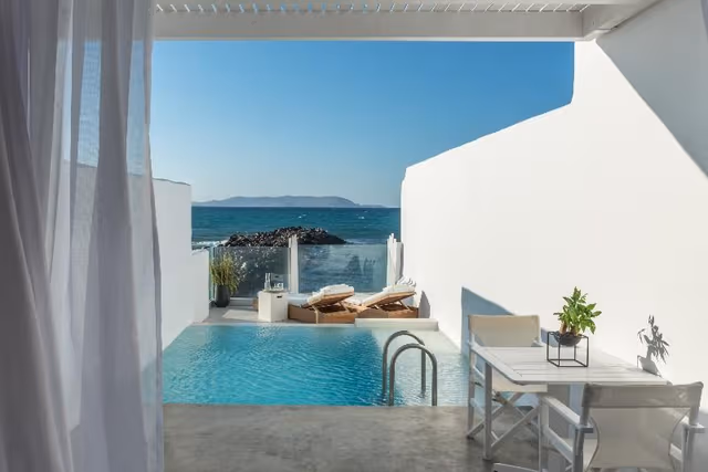 SUITE WITH PRIVATE POOL
