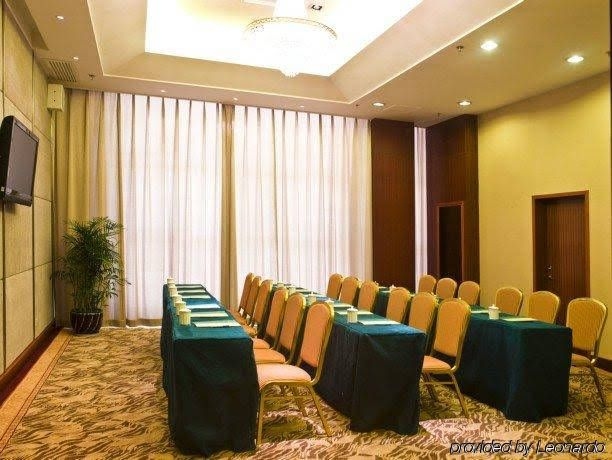 The Greenway Hotel0