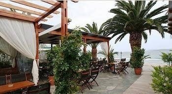 Triton Bungalows & Rooms4