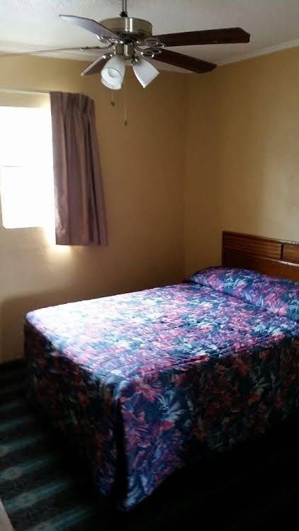 Cook's Motel4
