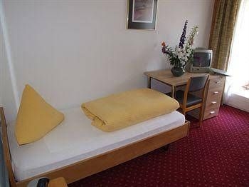 Hotel Mira0