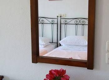 Artemon Hotel0
