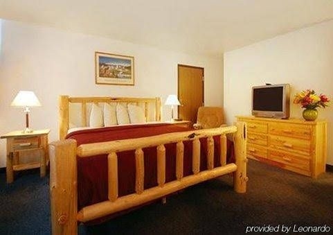 Guesthouse Inn, Suites & Conference Center0