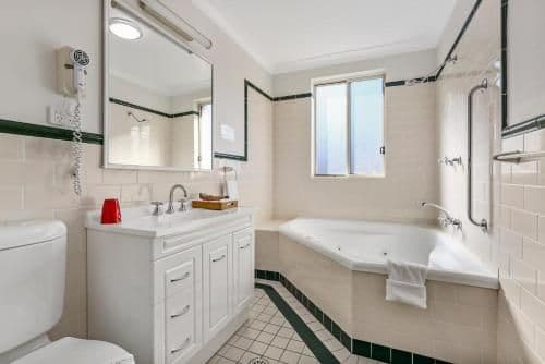 Deluxe Two-Bedroom Apartment with Spa Bath - Pool View