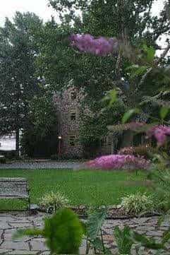 Brownstone Colonial Inn