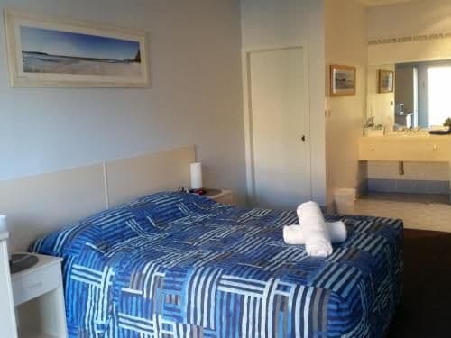 Queen Suite with Spa Bath
