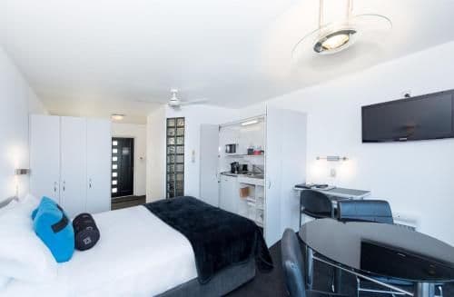 Executive Queen Suite - Water Front