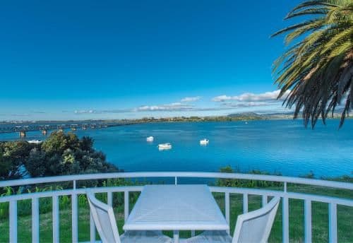 Executive Queen Suite - Water Front