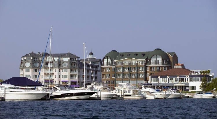 Bay Harbor Village Hotel4