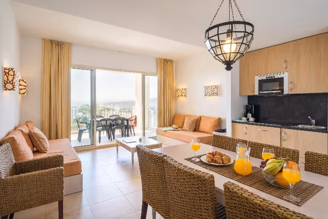 APARTMENT CAPACITY 8 THREE BEDROOMS