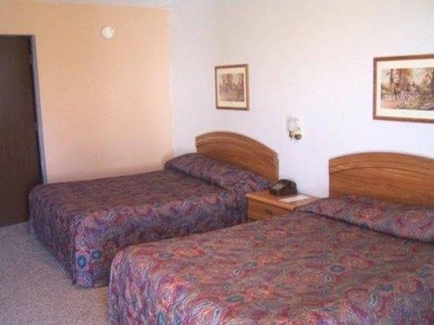 Budget Deluxe Motel3