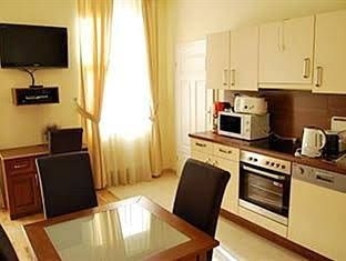 Amici Apartments1