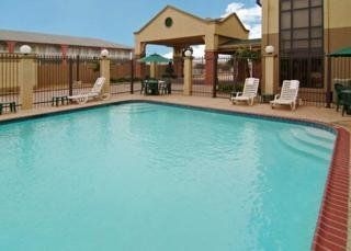 Comfort Inn & Suites2