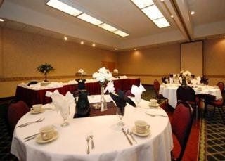 Comfort Inn & Suites East Town Mall Area2