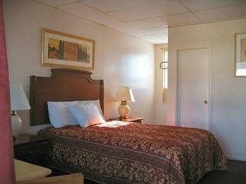Traveller's Hotel2