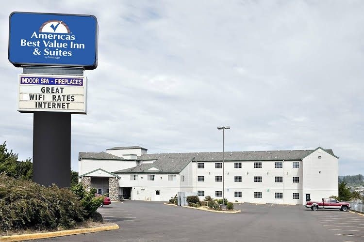 Inn at Yaquina Bay0