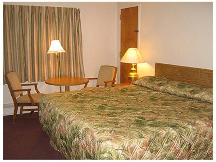 Scottish Inn Utica0