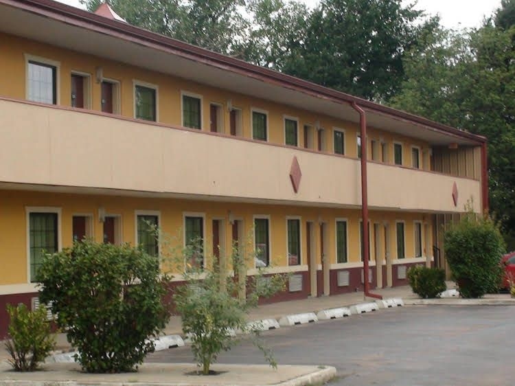 Economy Inn2