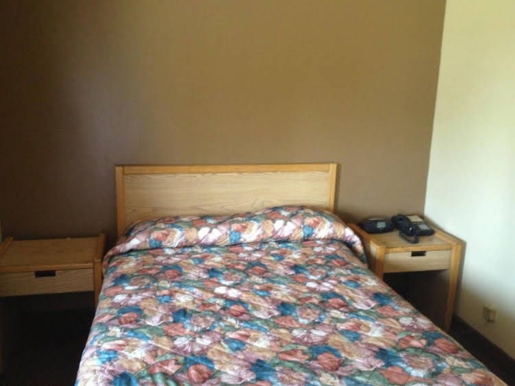 Stadium View Inn4