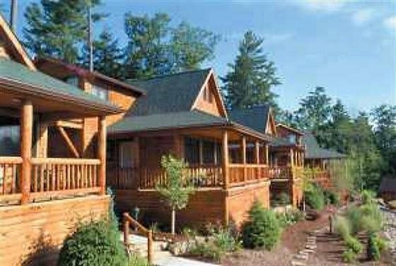 The Lodges at Cresthaven3