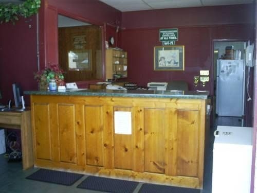 Crestview Inn1