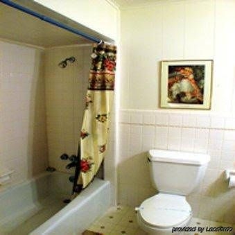 Budget Host Deluxe Inn Fredericksburg2