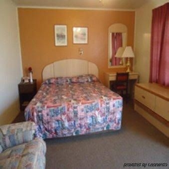 Budget Host Deluxe Inn Fredericksburg1