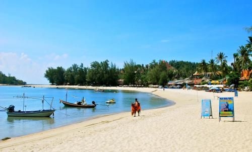 วิสเปอริ่ง ปาล์ม สวีท (Whispering Palms Suites)3
