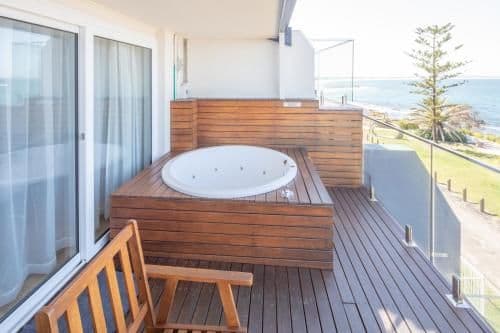 Queen Room with Spa Bath - Top Floor