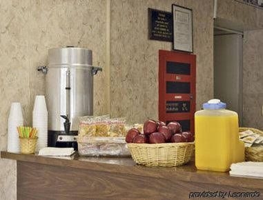Travelodge Inn Medford4