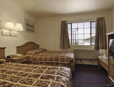 Travelodge Inn Medford2